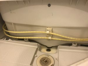 お風呂のエプロンを自分で掃除 エプロン内にカビとりハイパワー1〜2時間後
