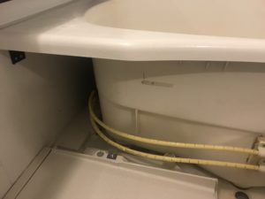 お風呂のエプロンをじぶんで掃除 エプロン内を掃除