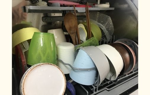 アクアの食洗機の口コミ　手前の小皿エリアに食器をセット