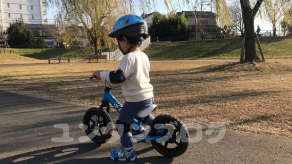 キックバイクにのる2歳
2歳5ヶ月が乗ったようす